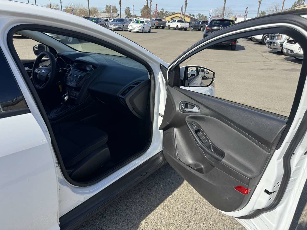 Used 2016 Ford Focus SE FWD image 15