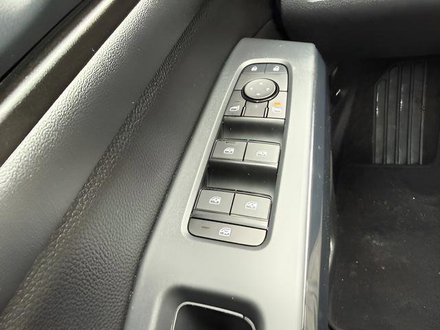 Used 2024 Nissan Pathfinder SV AWD/4WD image 23