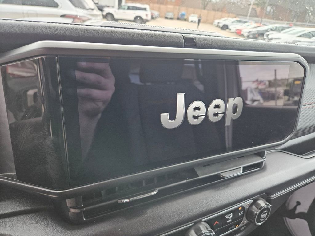 Used 2025 Jeep Wrangler Unlimited Rubicon image 19