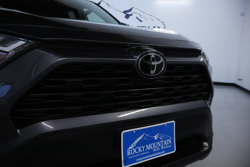 Used 2025 Toyota RAV4 LE AWD/4WD image 9