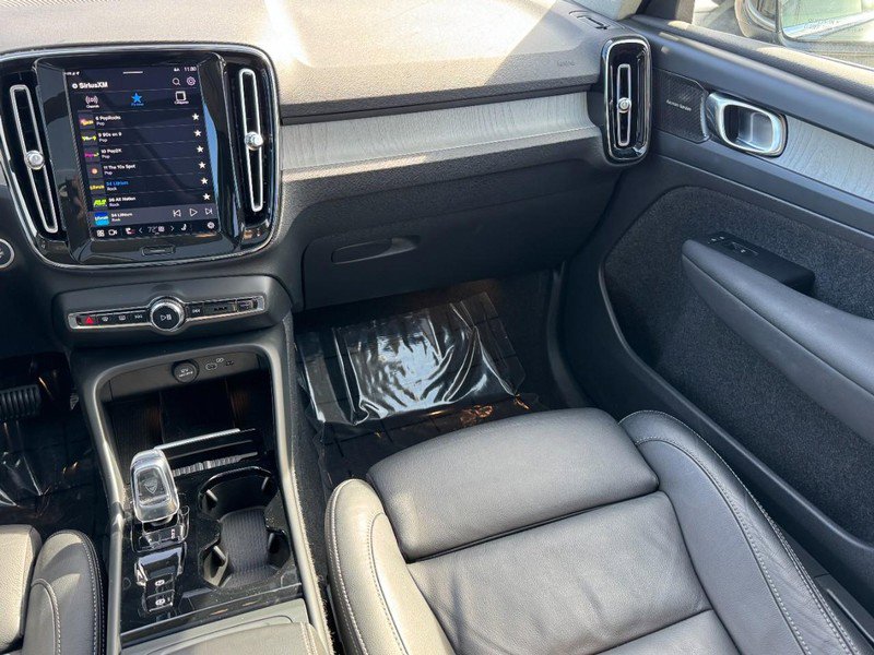 Certified 2023 Volvo XC40 B5 Ultimate w/ Protection Package Premier image 16