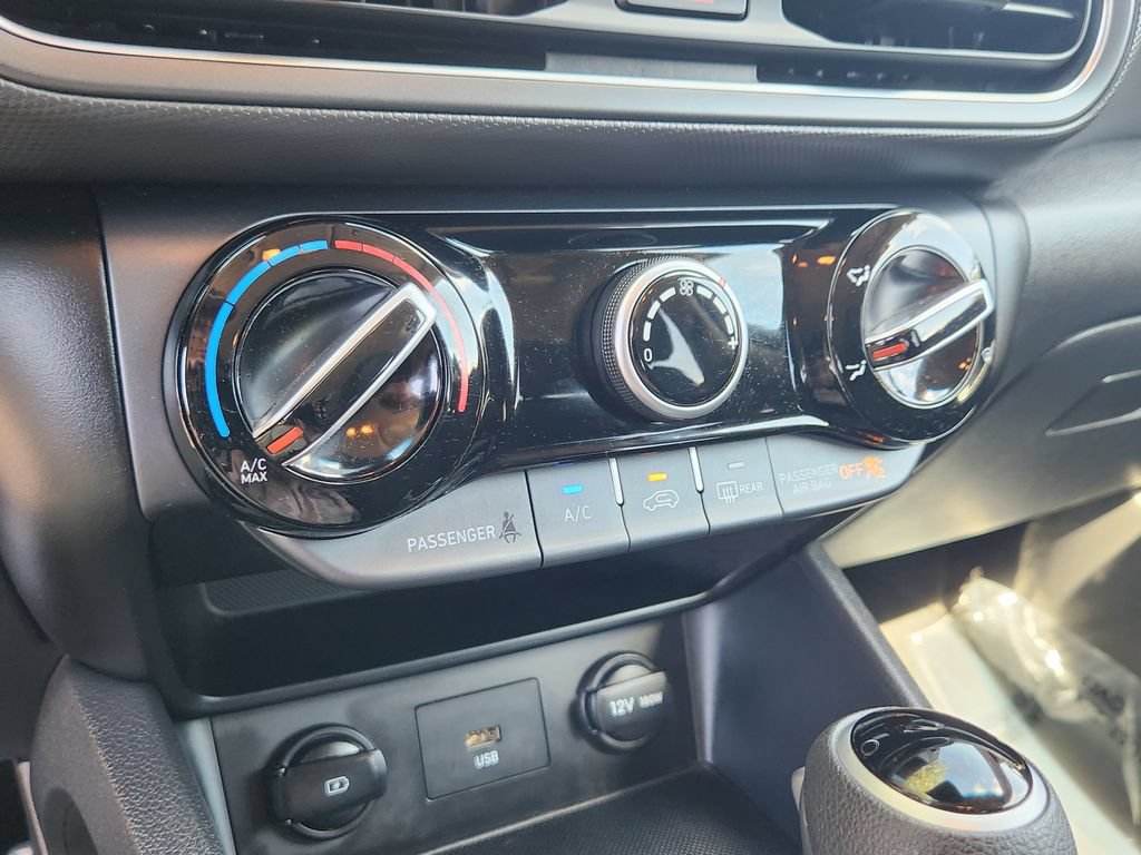 Used 2023 Hyundai Kona SEL AWD/4WD image 10