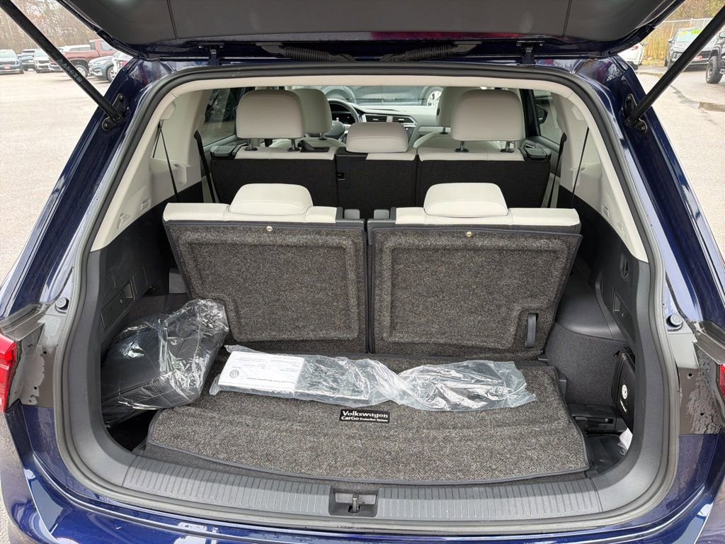 Used 2023 Volkswagen Tiguan SE w/ Panoramic Sunroof Package image 28