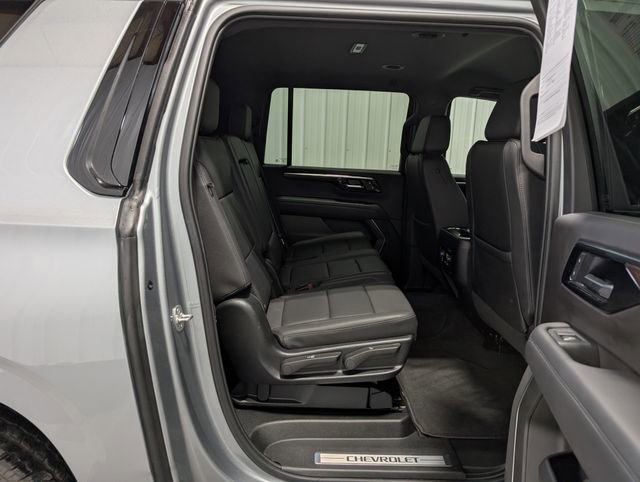 Used 2025 Chevrolet Suburban Z71 AWD/4WD image 27