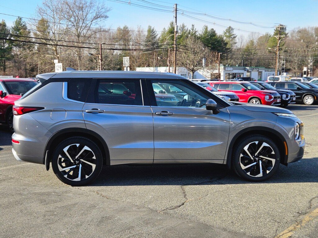 Used 2023 Mitsubishi Outlander SEL image 6