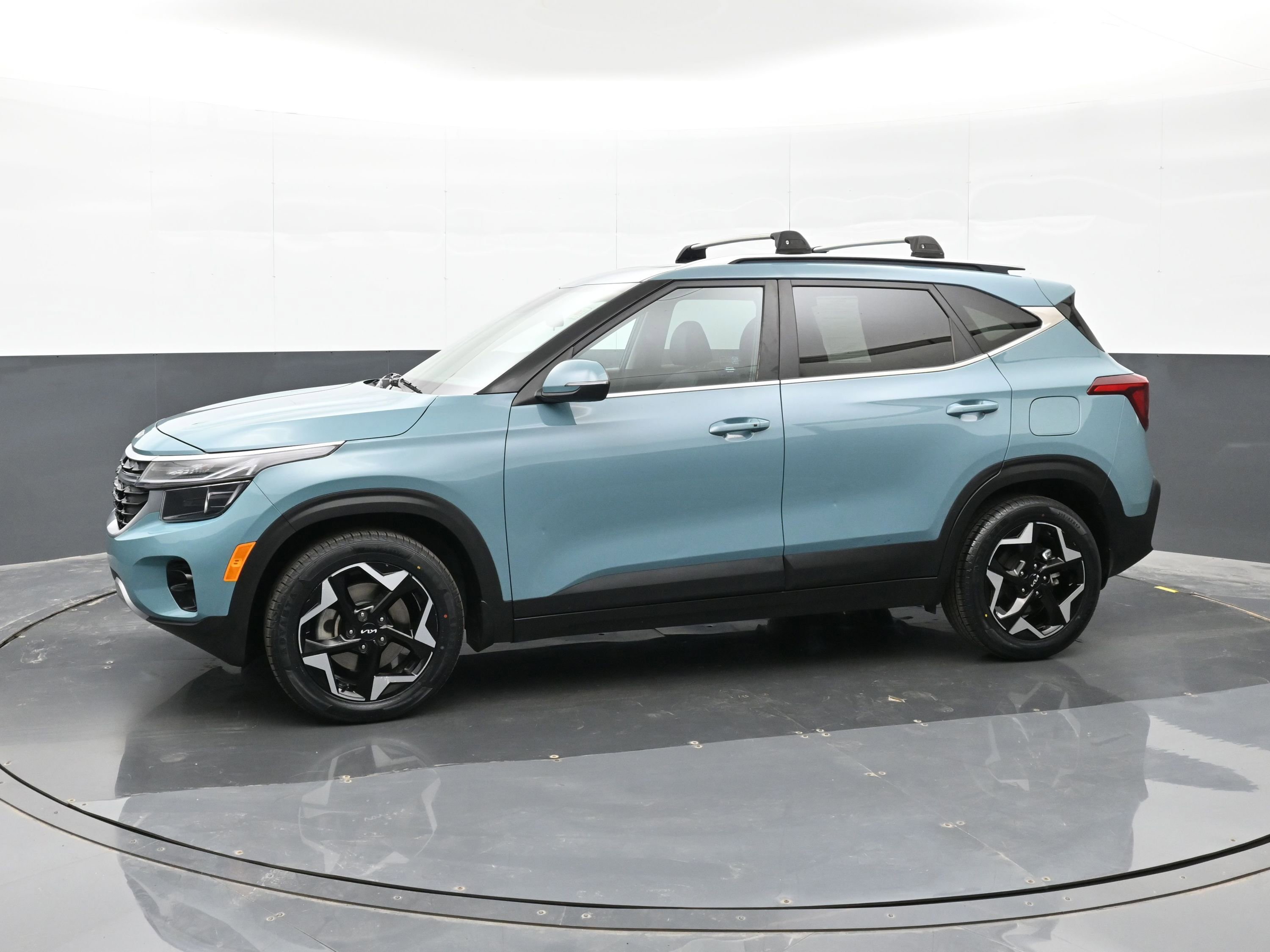 Used 2024 Kia Seltos EX AWD/4WD image 5