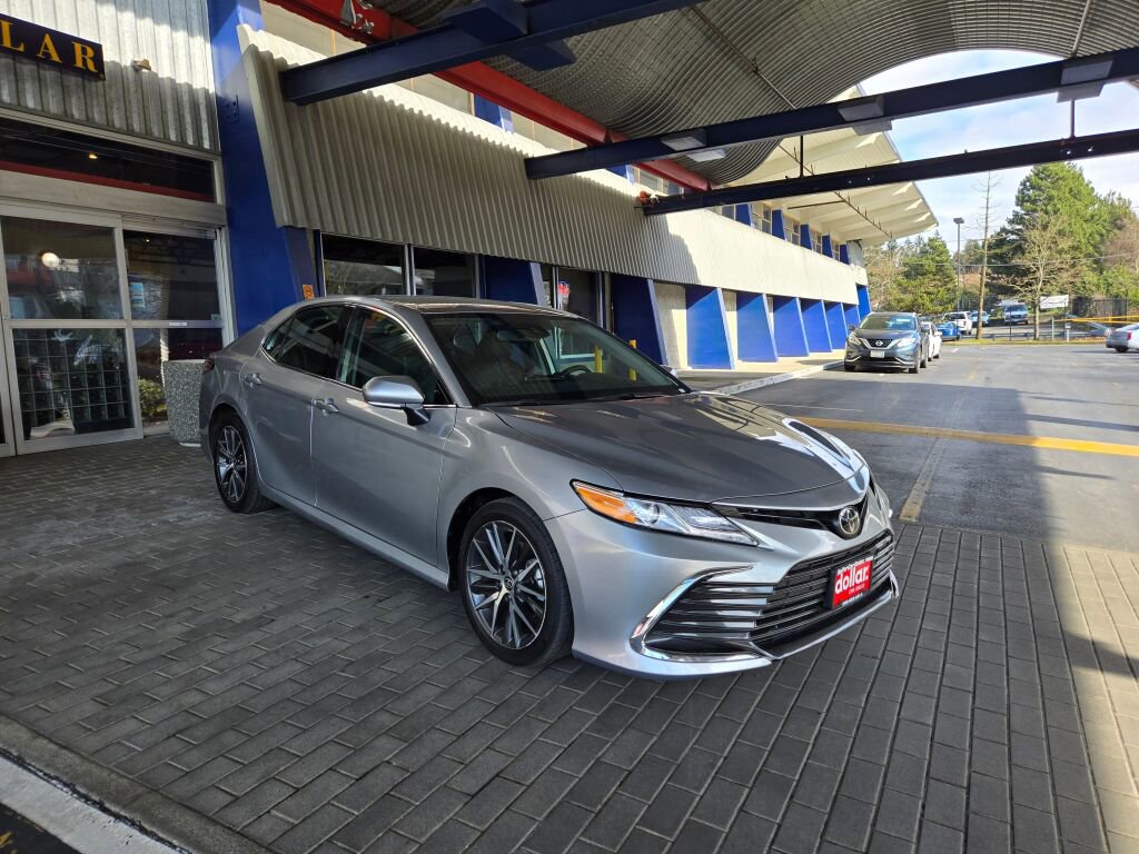 Used 2024 Toyota Camry XLE w/ Cold Weather Package FWD image 3