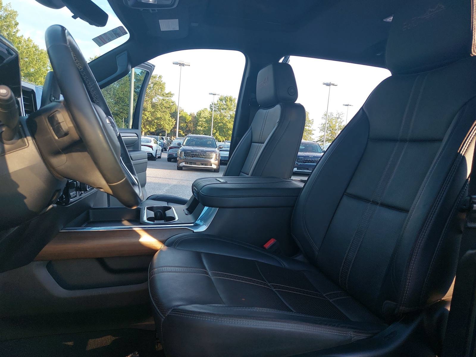 Used 2024 Chevrolet Silverado 2500 High Country w/ Technology Package AWD/4WD image 15