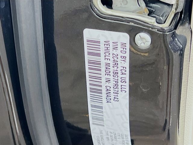 Used 2023 Chrysler Pacifica Touring-L image 26