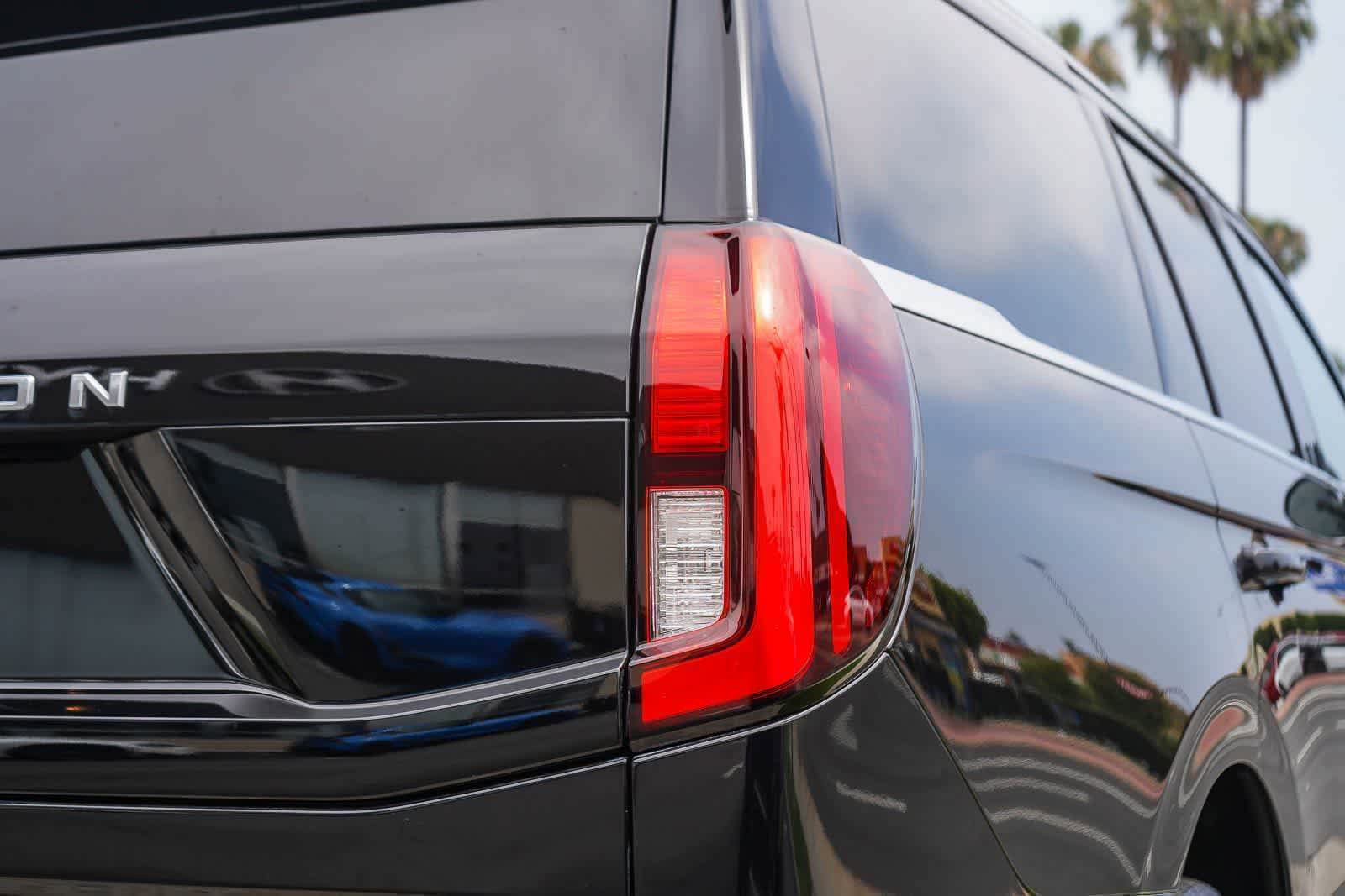Used 2025 Ford Expedition Active RWD image 7