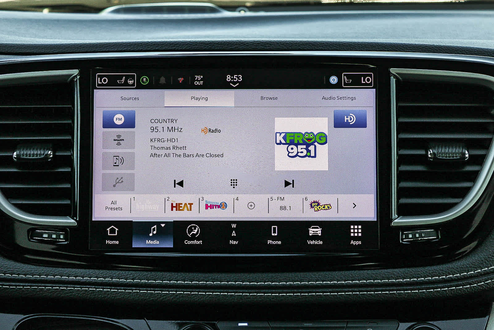 Used 2024 Chrysler Pacifica Limited FWD image 13