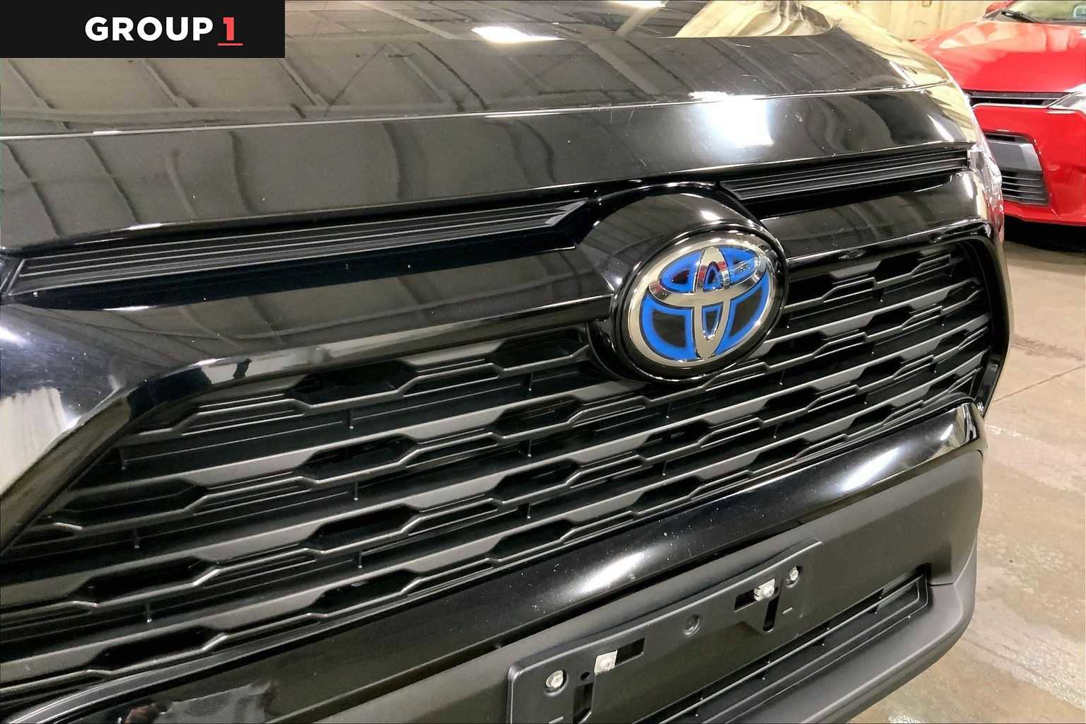 Used 2024 Toyota RAV4 LE image 30