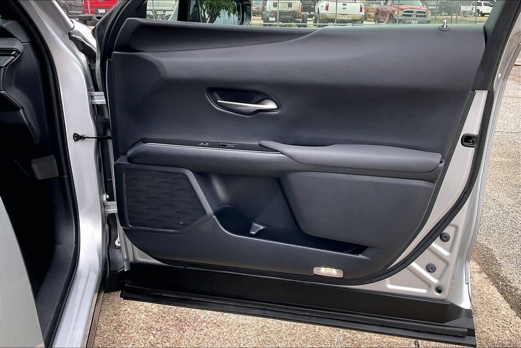 Used 2019 Lexus UX 200 w/ Premium Package FWD image 29