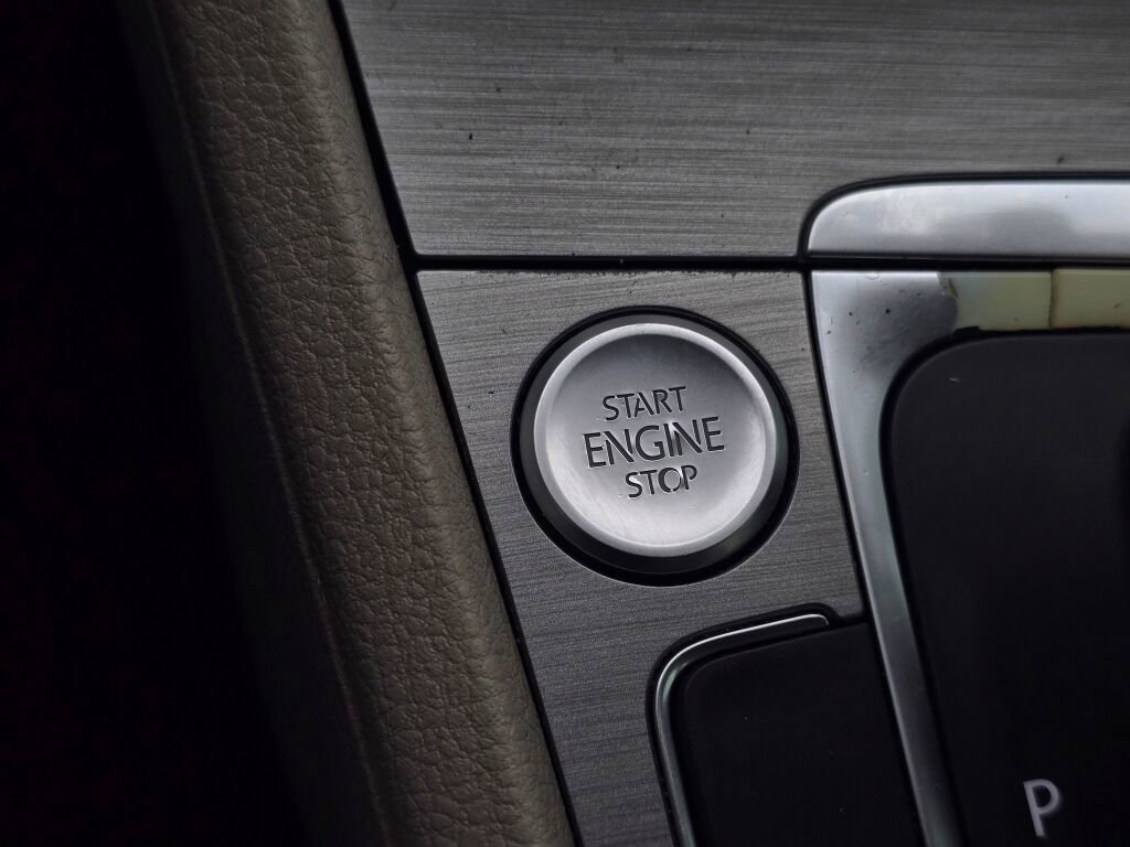 Used 2016 Volkswagen Golf SE image 30