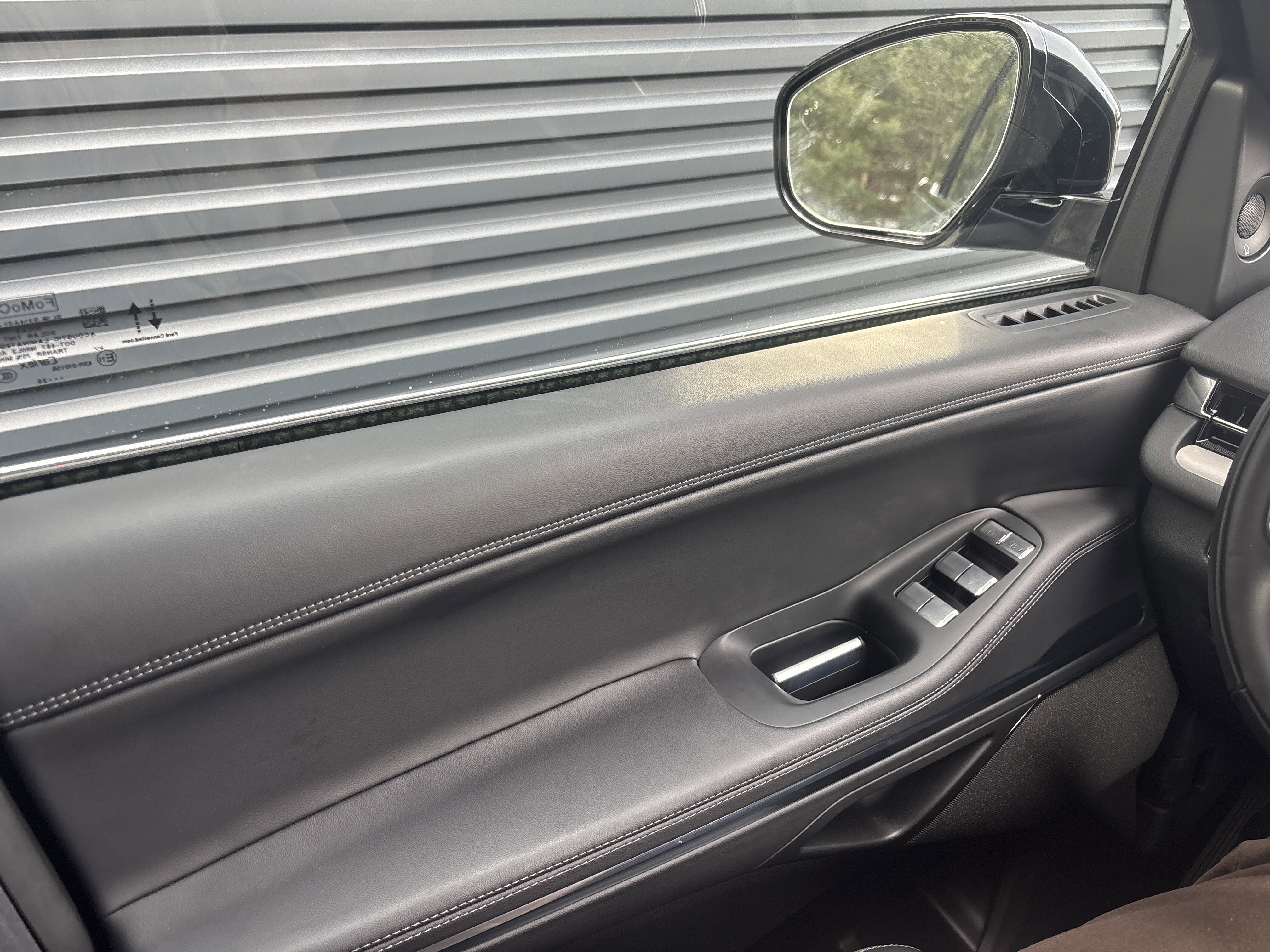 Used 2025 Lincoln Navigator L Reserve image 13