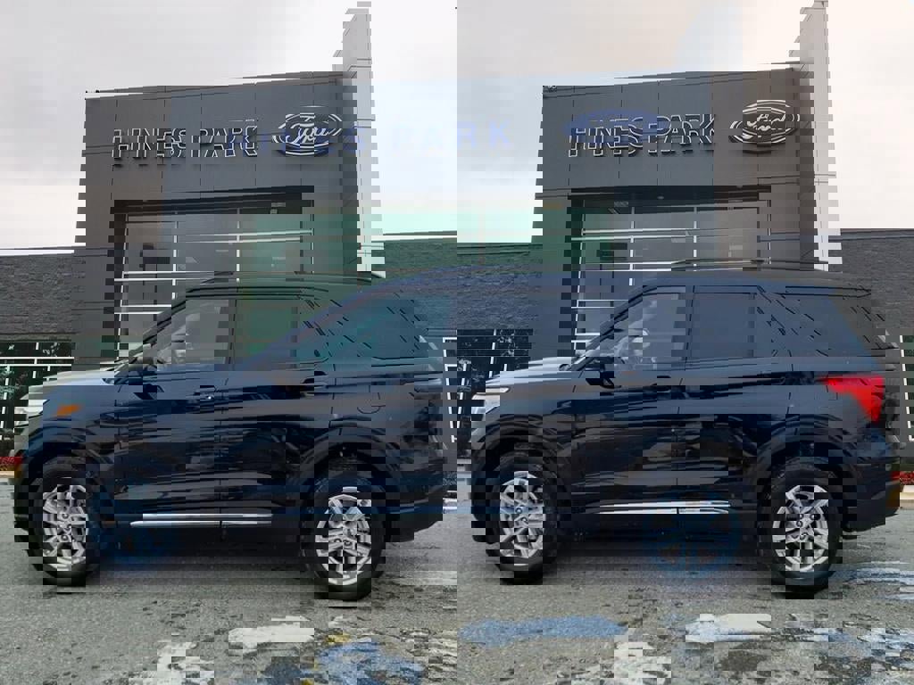 Certified 2023 Ford Explorer XLT w/ Equipment Group 202A image 4