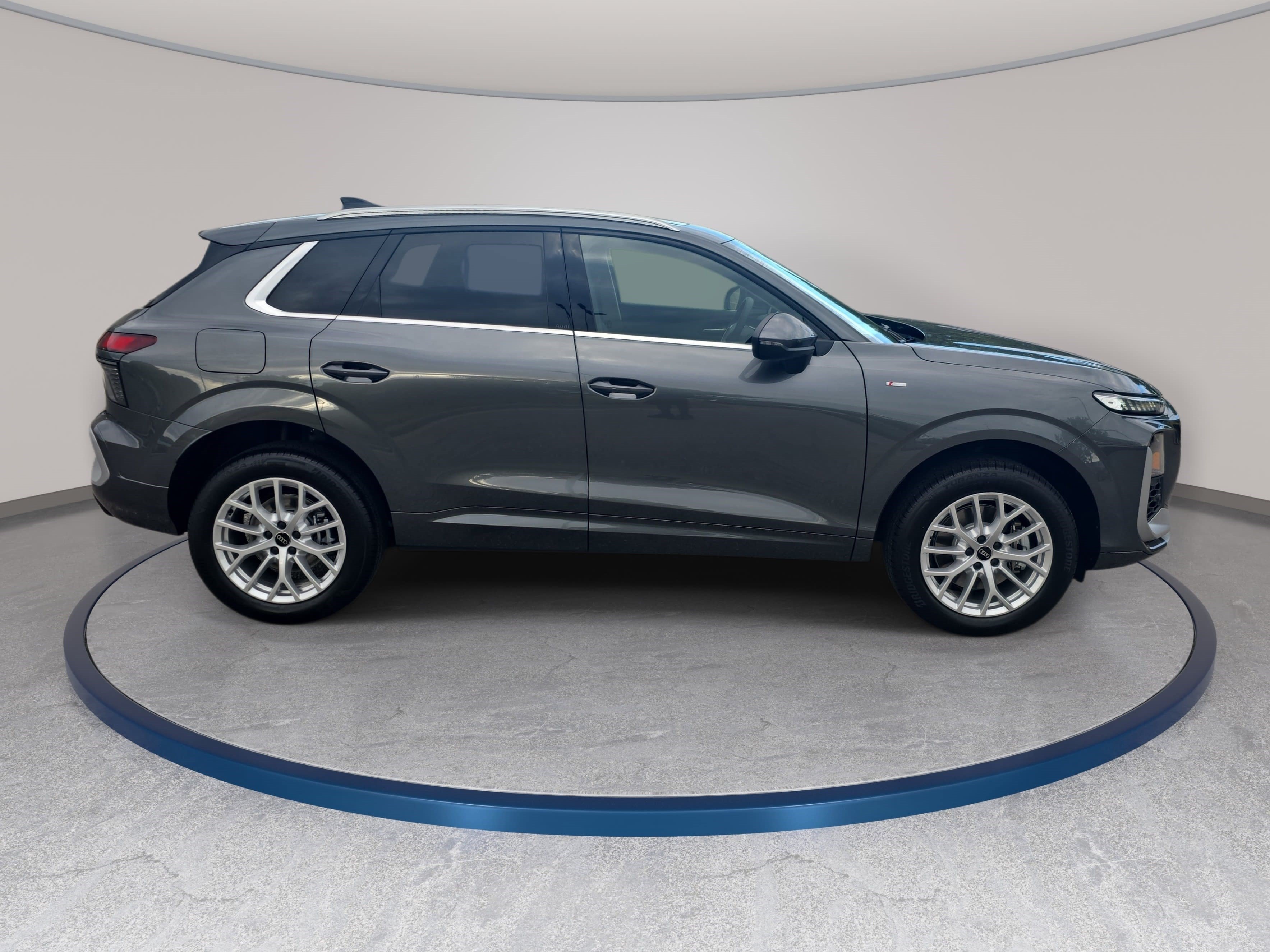 New 2026 Audi Q3 quattro 2.0T AWD/4WD image 4