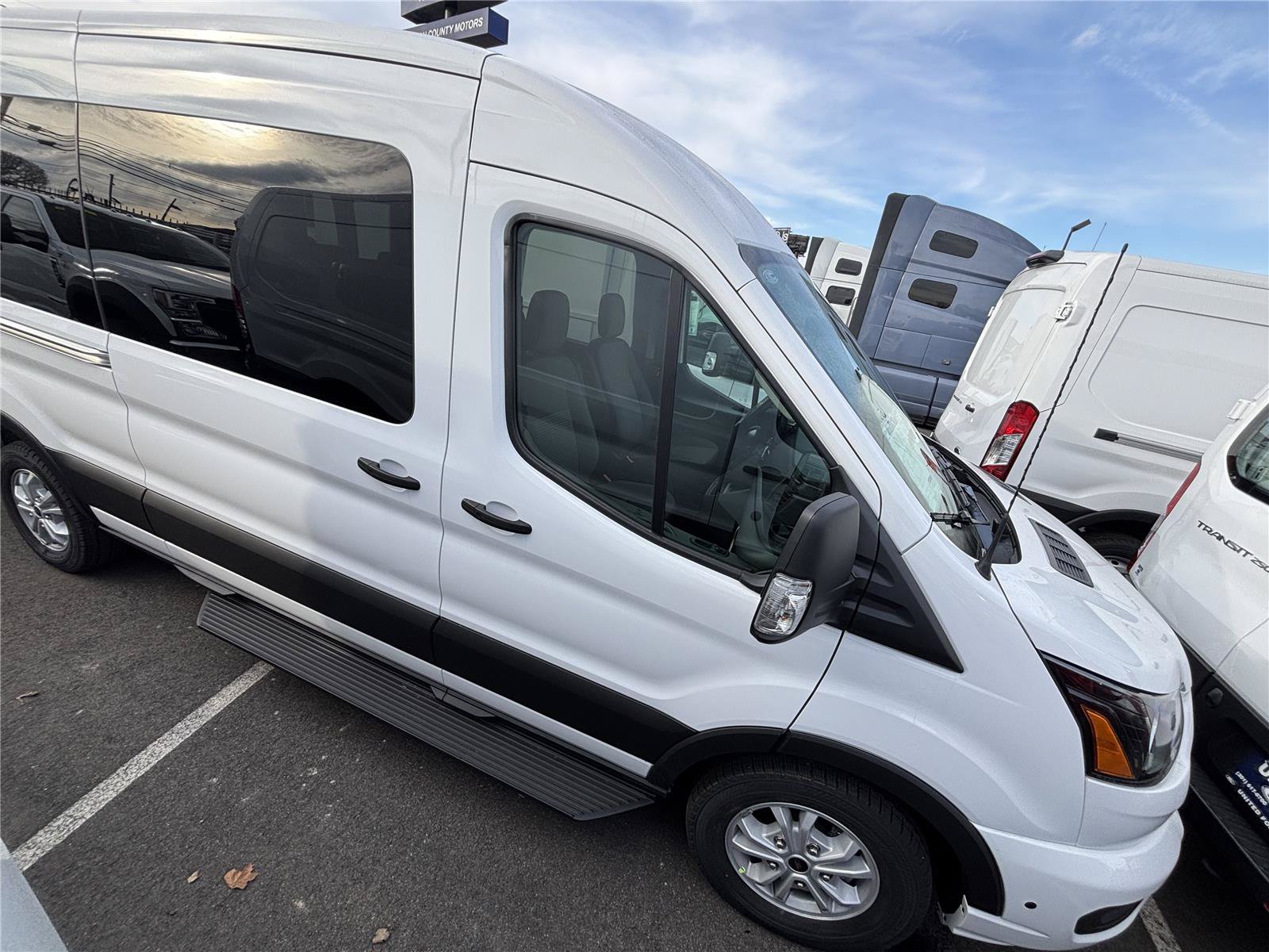 Used 2024 Ford Transit 350 XLT RWD image 5