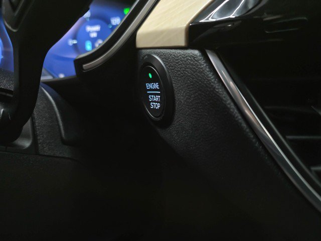 Used 2021 Ford Escape Titanium w/ Titanium Elite Package FWD image 25