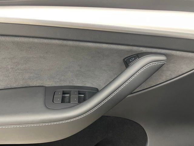 Used 2024 Tesla Model Y Performance image 10