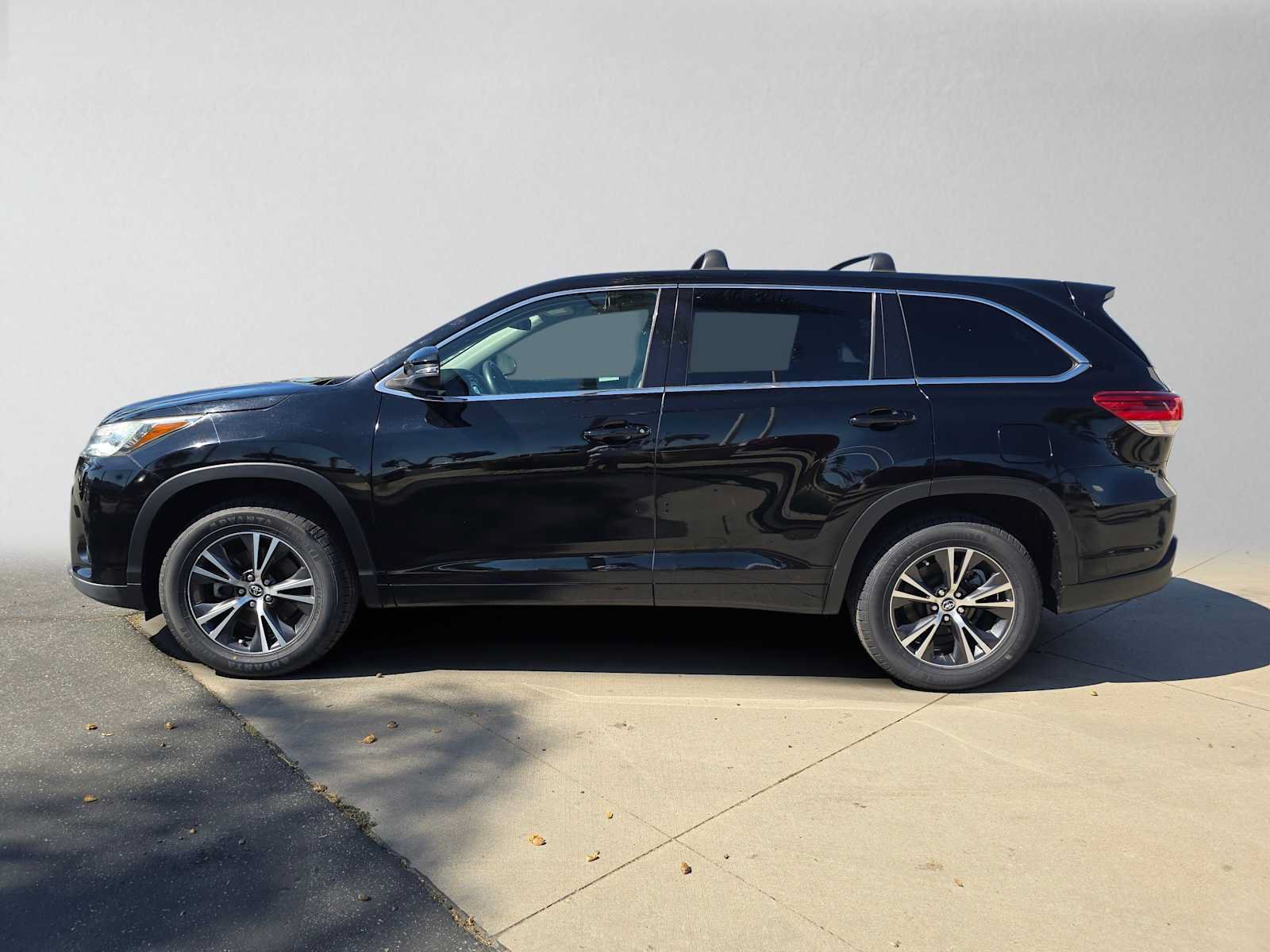 Used 2018 Toyota Highlander LE FWD image 6