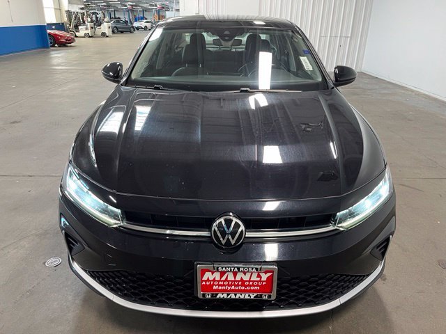 Used 2025 Volkswagen Jetta SE FWD image 8
