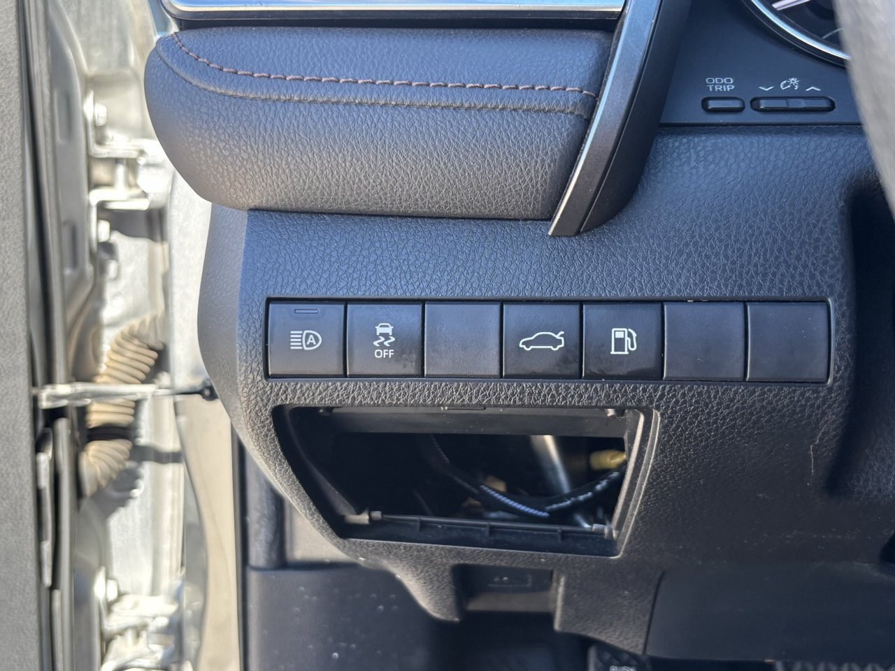 Used 2018 Toyota Camry LE FWD image 29