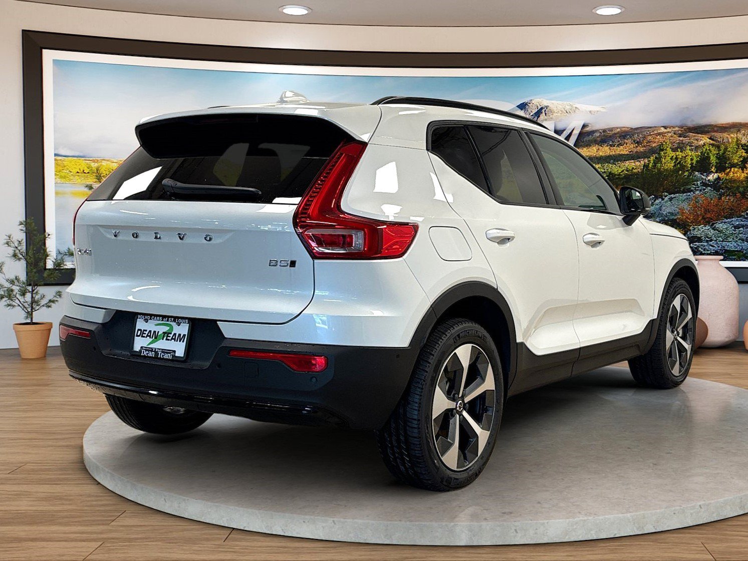 New 2026 Volvo XC40 B5 Plus w/ Protection Package Premier AWD/4WD image 4