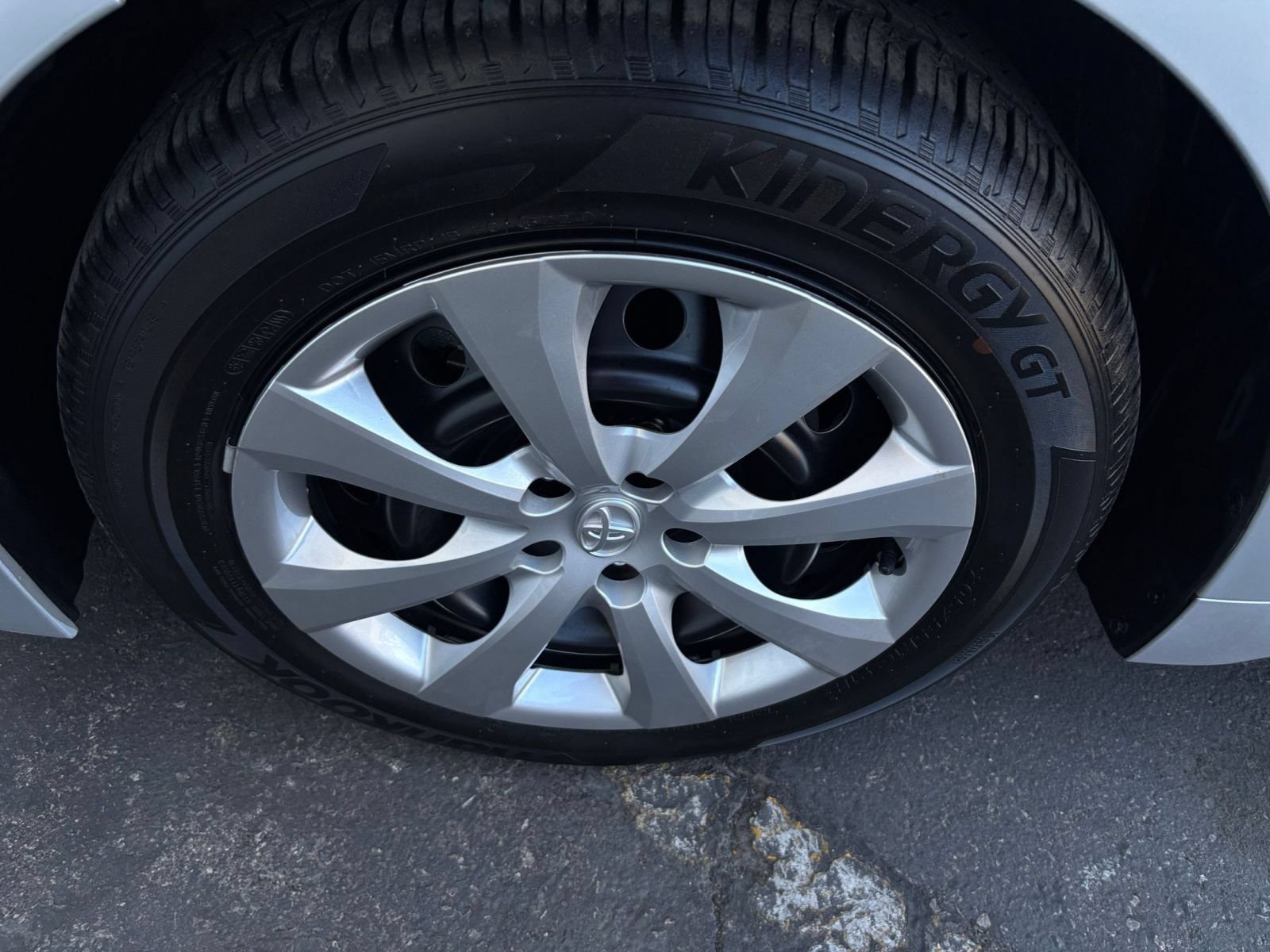 Used 2025 Toyota Corolla LE FWD image 28