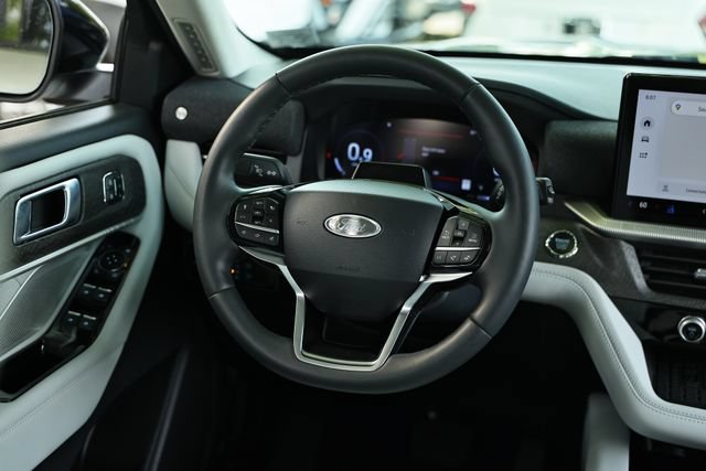 Used 2025 Ford Explorer Platinum w/ Ultimate Package AWD/4WD image 28