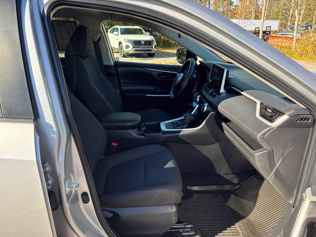 Used 2024 Toyota RAV4 LE AWD/4WD image 48