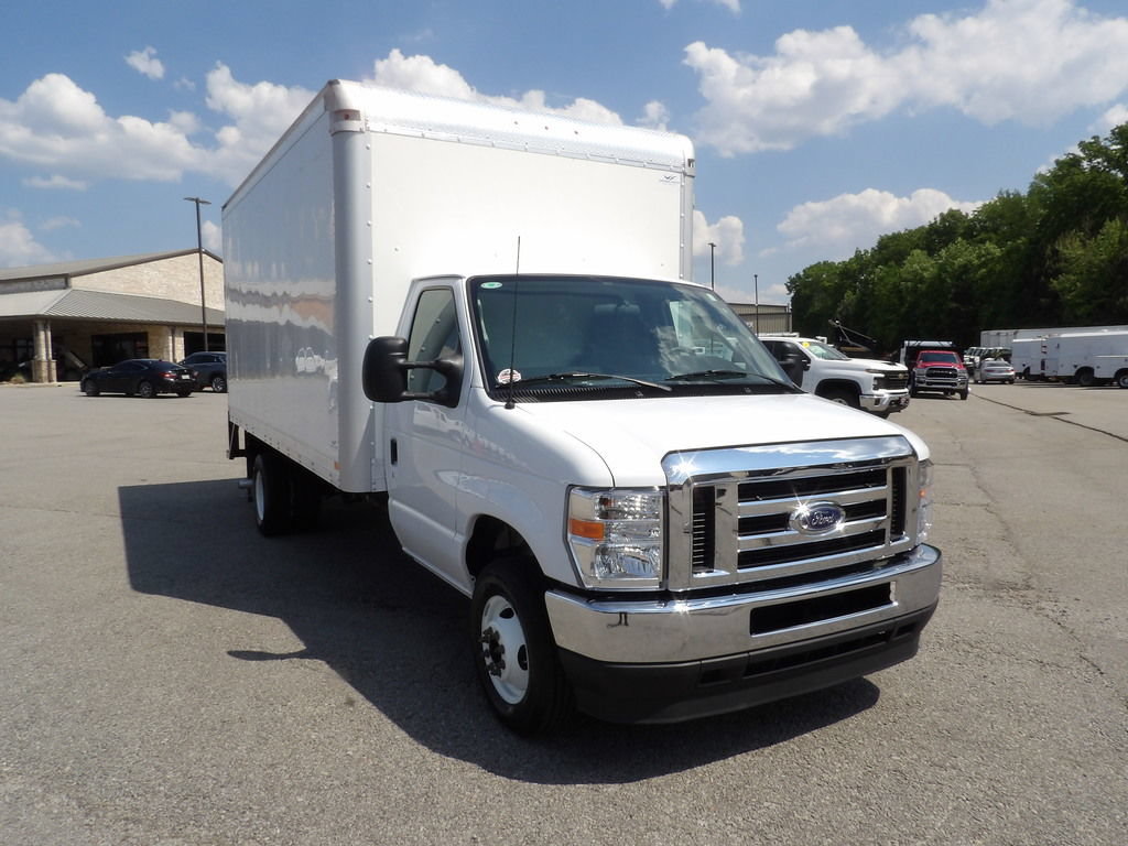 Used 2024 Ford E-450 and Econoline 450 Super Duty w/ Power Windows & Locks Group RWD image 11