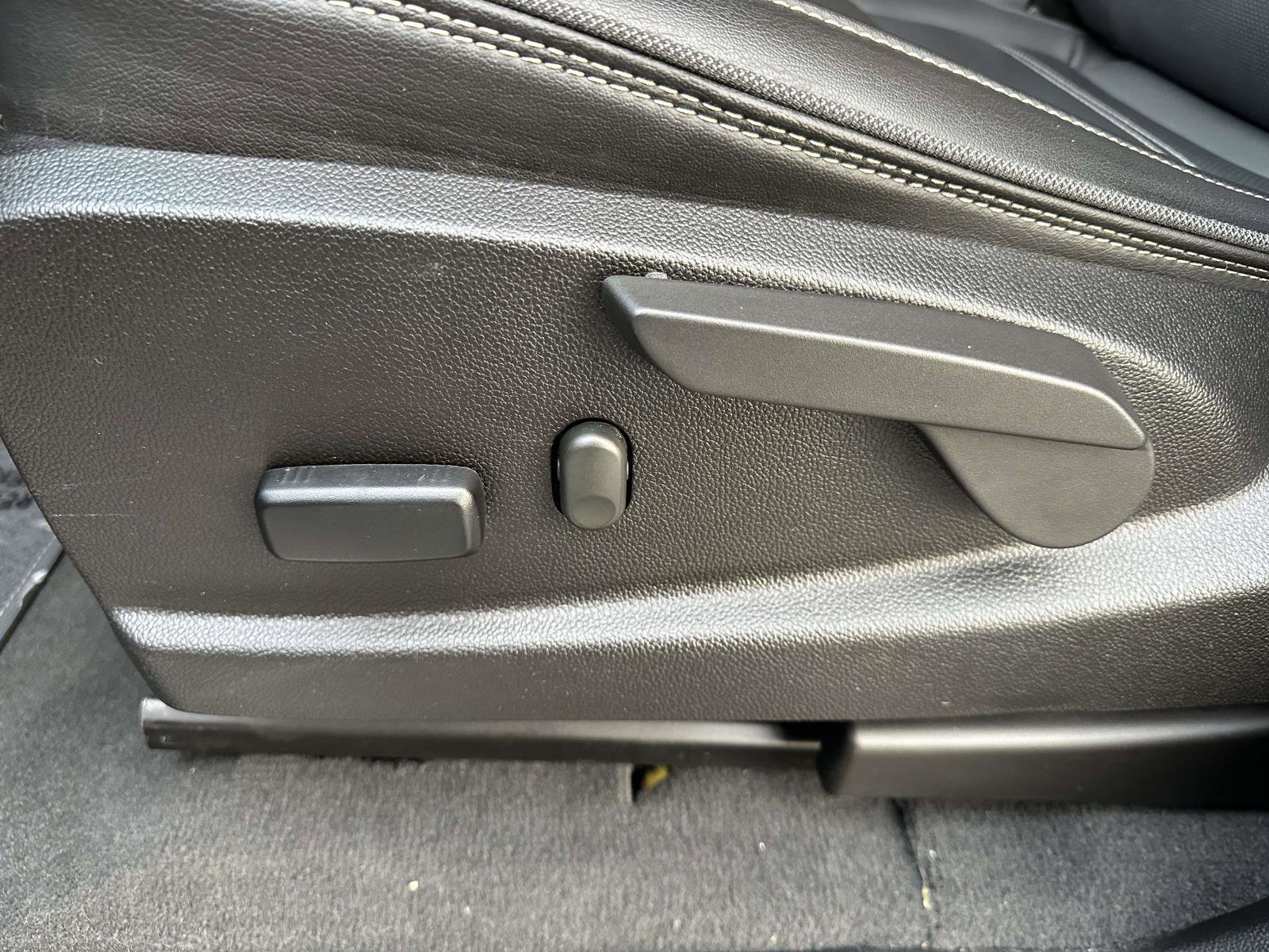 Used 2022 GMC Canyon Denali image 18