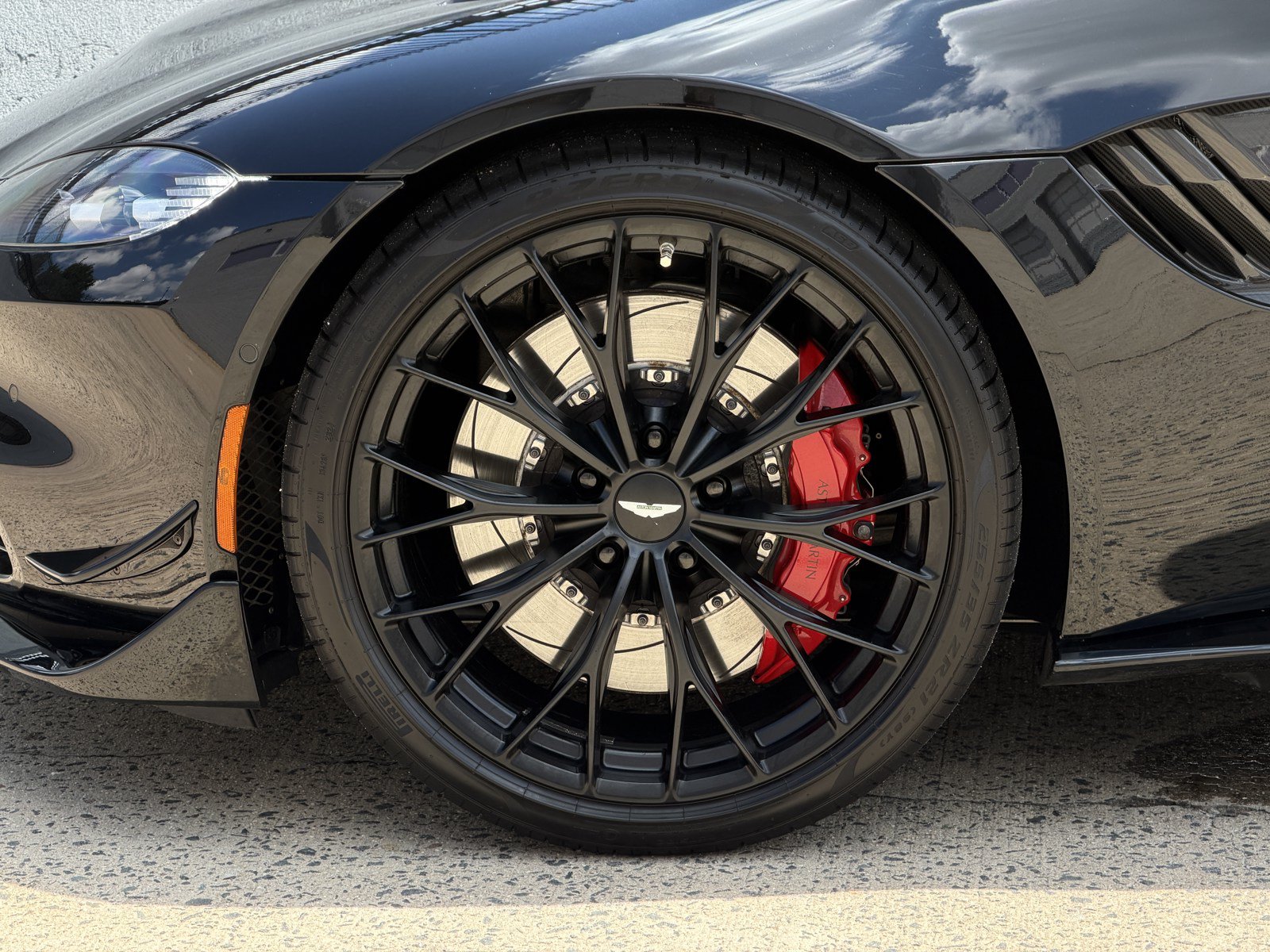 Used 2022 Aston Martin V8 Vantage Coupe RWD image 4