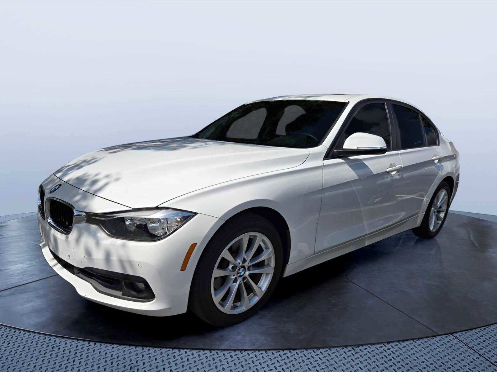 Used 2017 BMW 320i Sedan RWD image 3