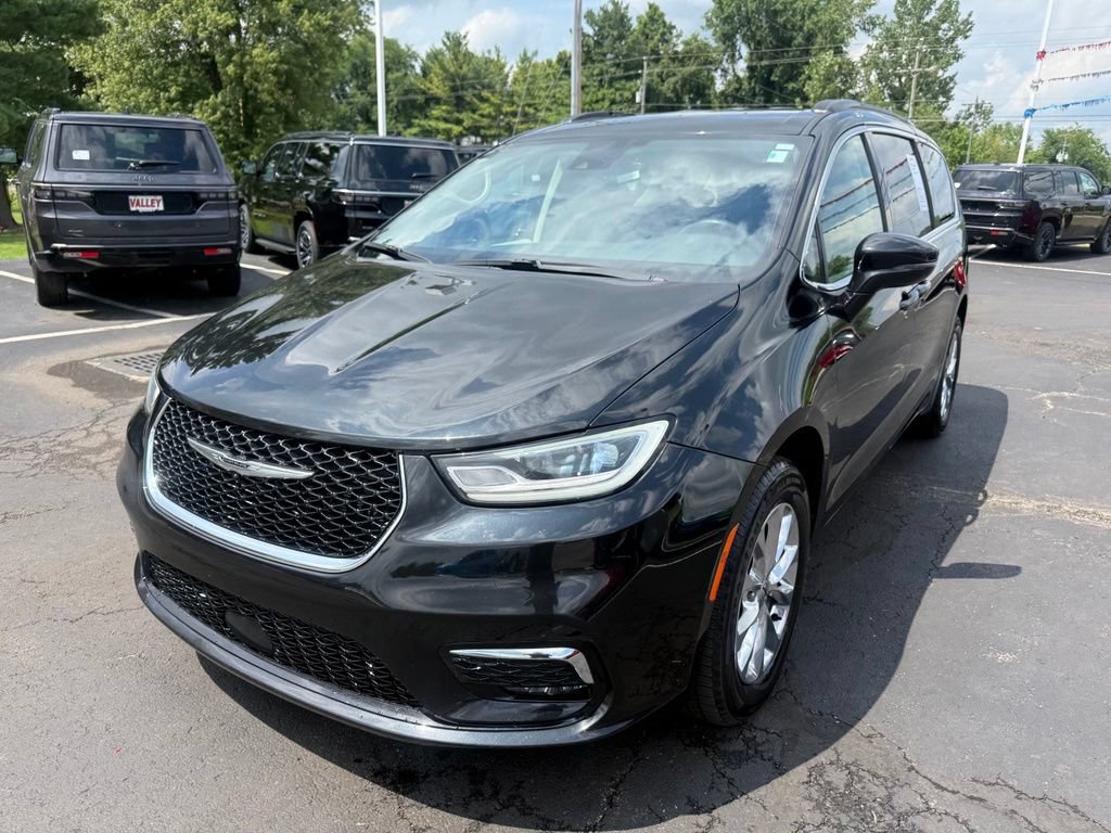 Used 2022 Chrysler Pacifica Touring-L AWD/4WD image 8