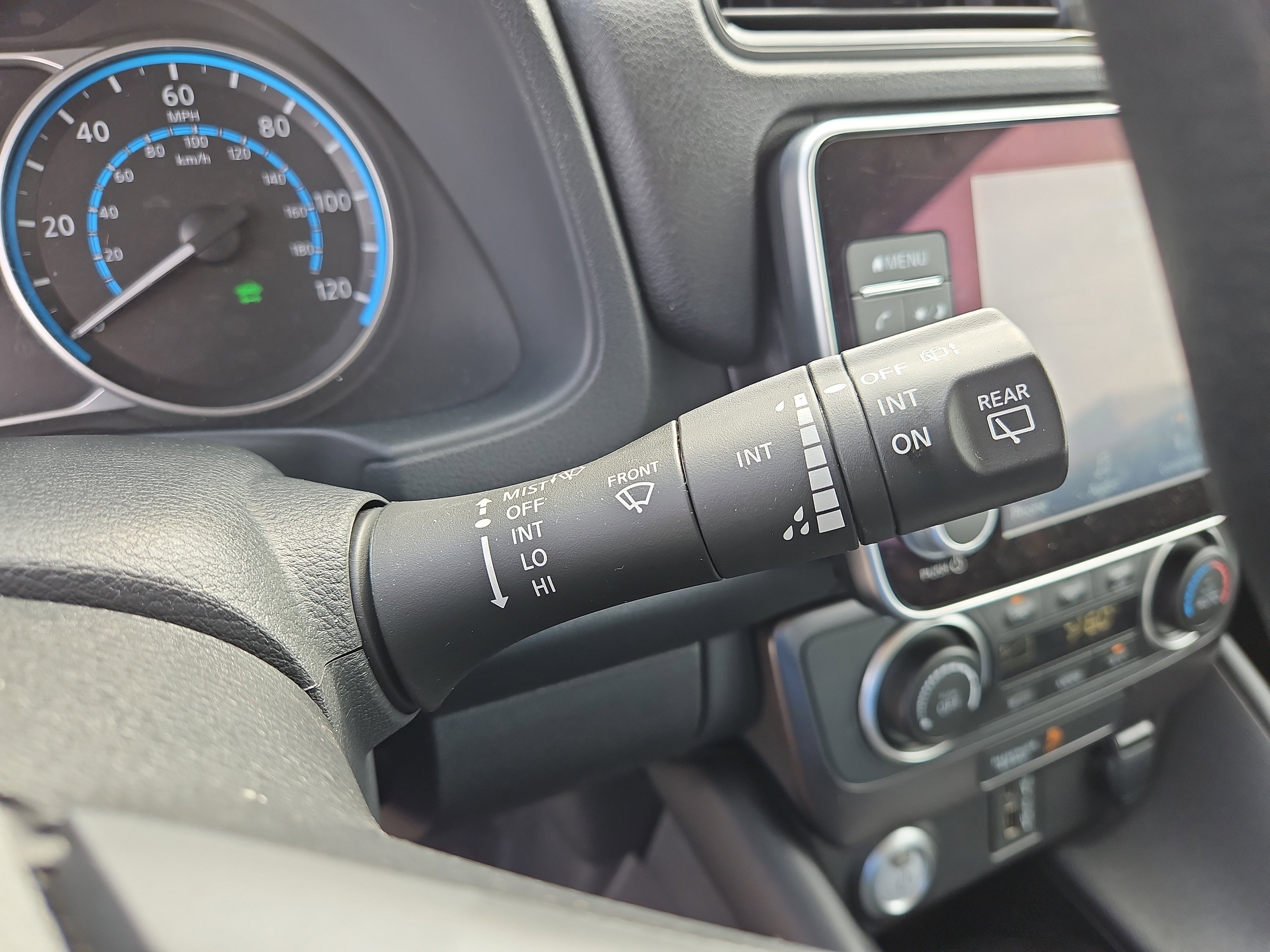 Used 2025 Nissan Leaf S image 19