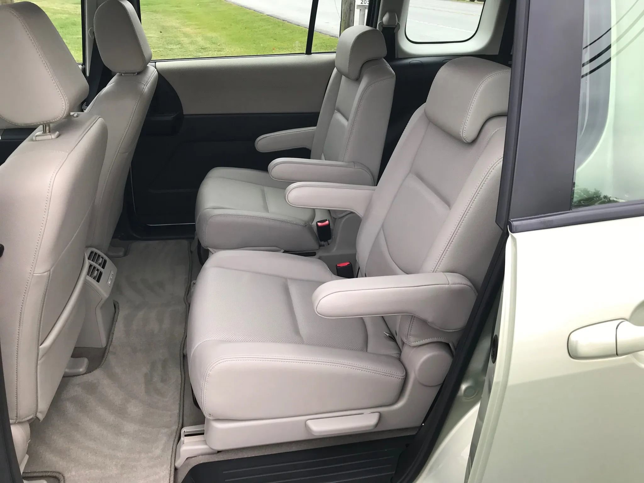 Used 2008 MAZDA MAZDA5 Grand Touring image 3