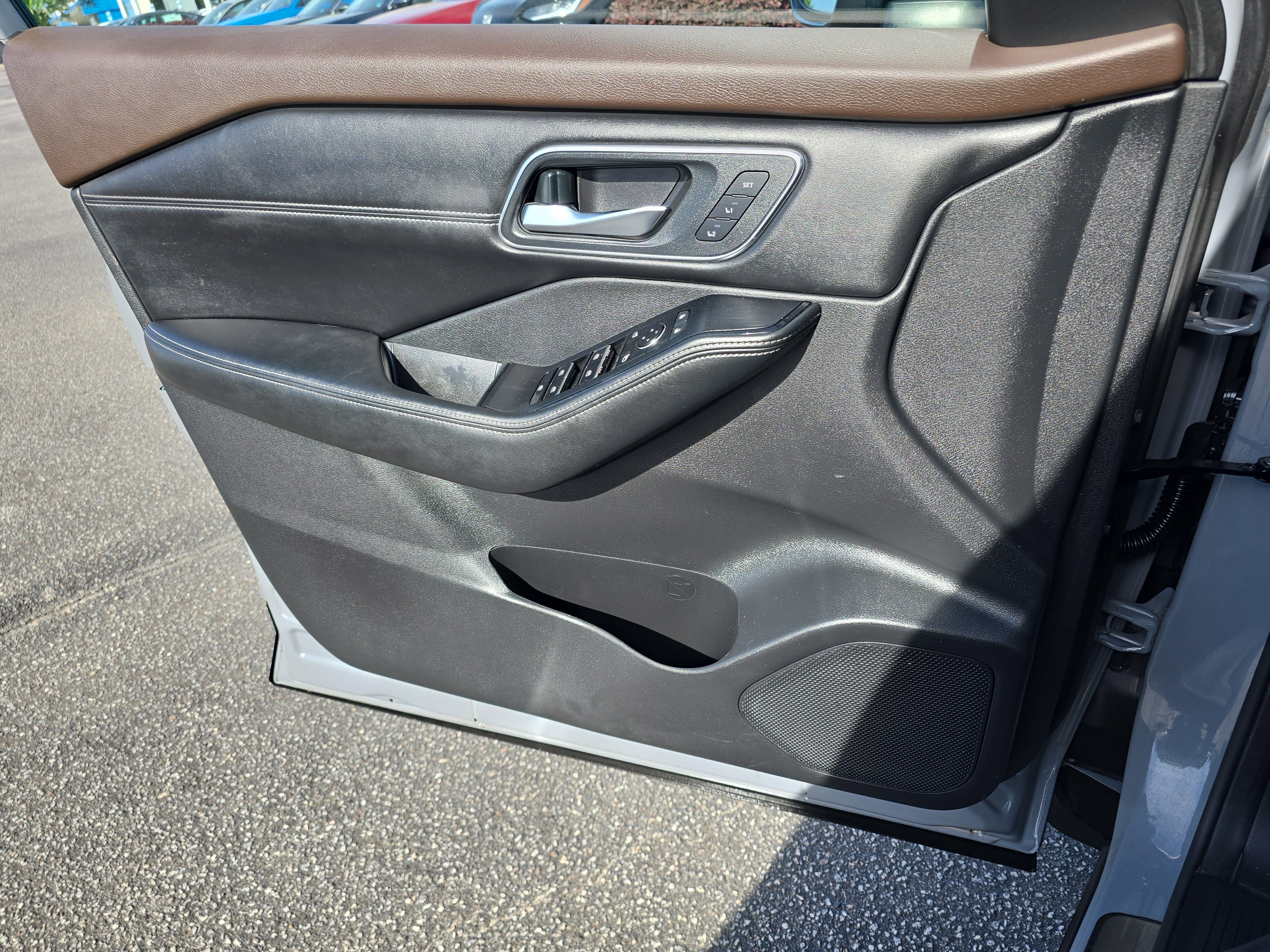 Used 2022 Nissan Rogue Platinum w/ Head-Up Display Package AWD/4WD image 27