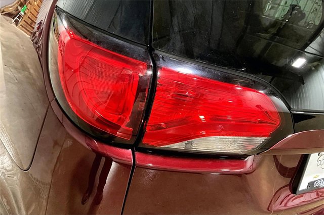 Used 2017 Chrysler Pacifica Limited w/ UConnect Theater Package image 8