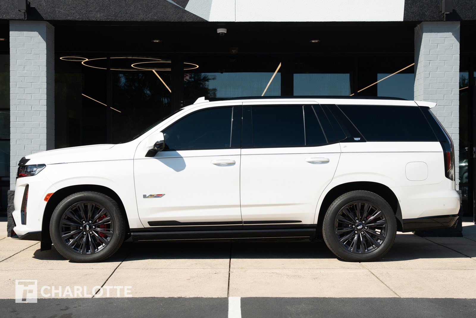 Used 2023 Cadillac Escalade V w/ LPO, ONYX Package image 5