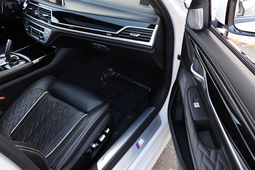 Used 2020 BMW 750i xDrive w/ Executive Package AWD/4WD image 32