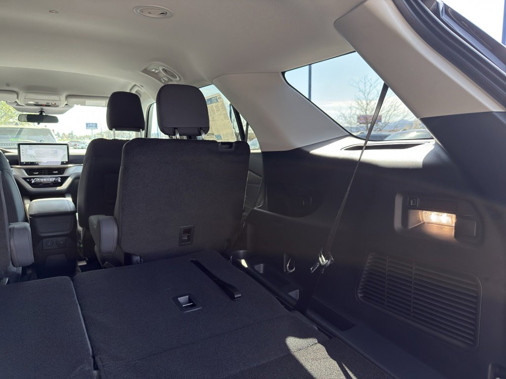 New 2026 Ford Explorer Active AWD/4WD image 8