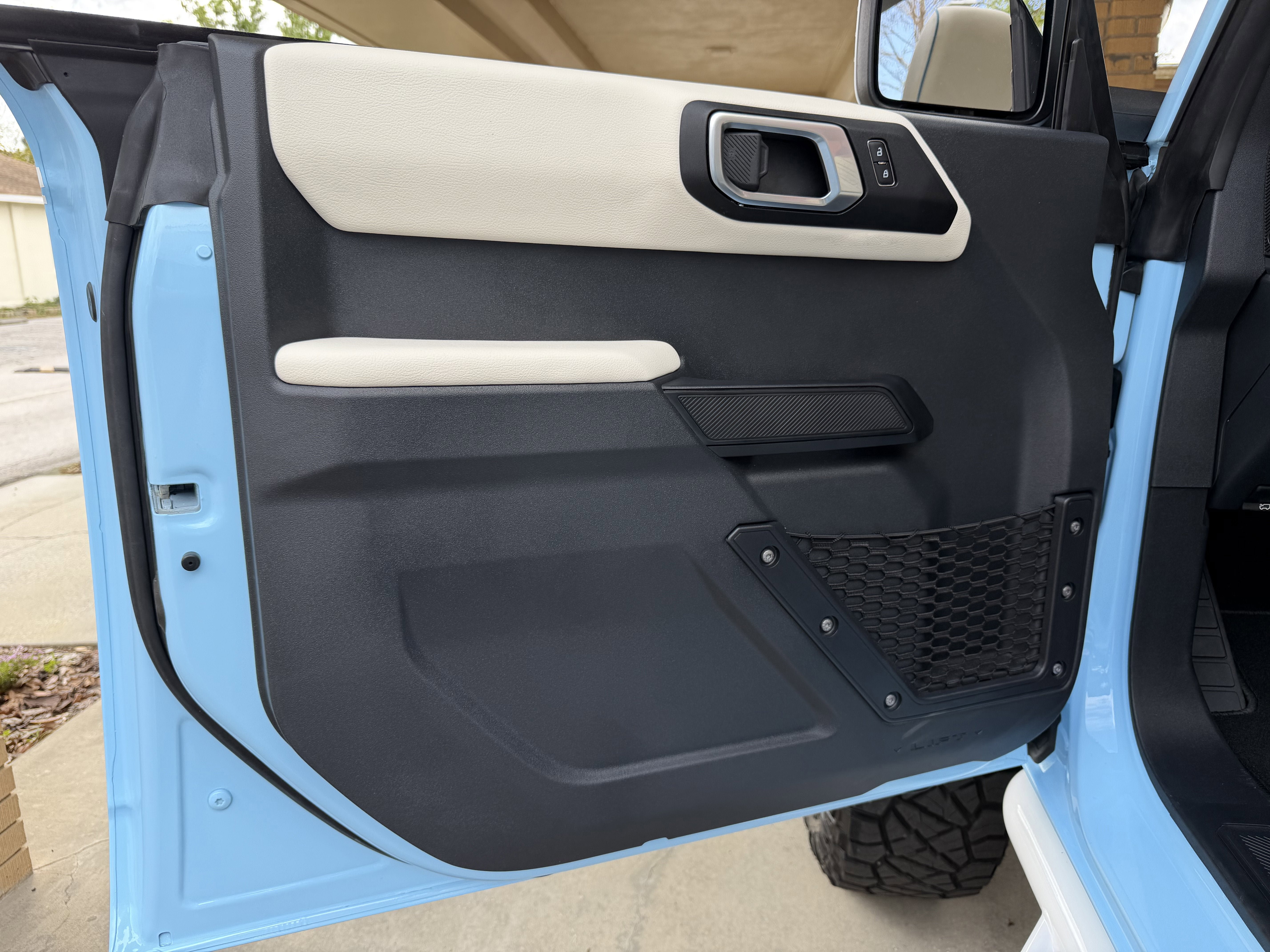 Used 2025 Ford Bronco Outer Banks AWD/4WD image 19