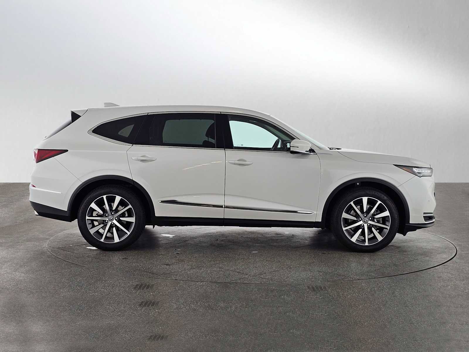 Used 2025 Acura MDX FWD w/ Technology Package image 2