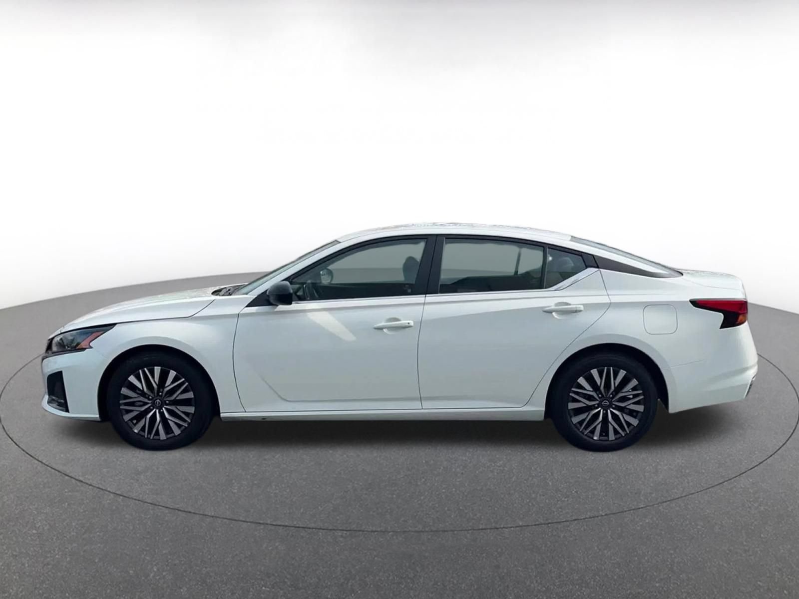 Used 2026 Nissan Altima 2.5 SV FWD image 9