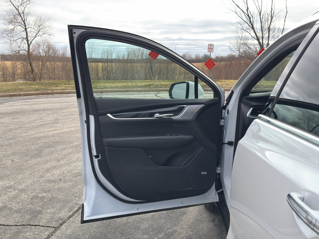 Used 2024 Cadillac XT5 Premium Luxury w/ LPO, Floor Liner Package AWD/4WD image 10