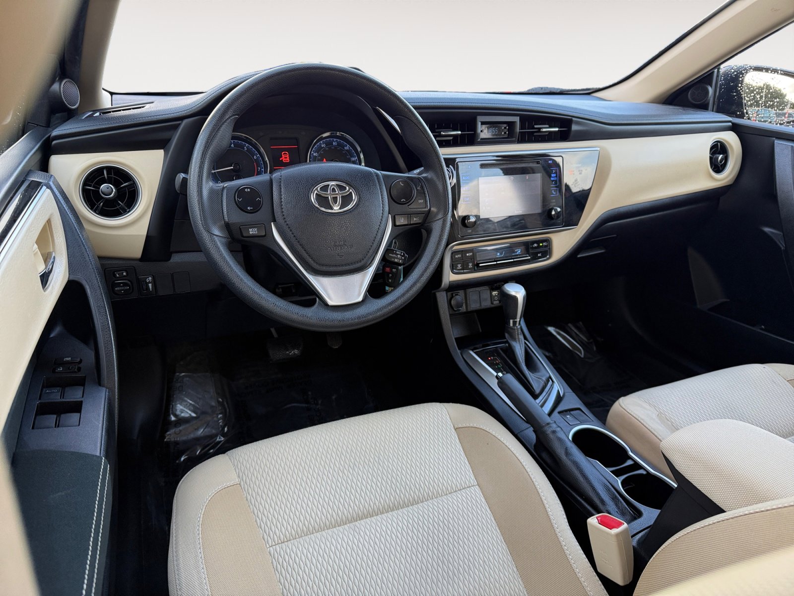 Used 2017 Toyota Corolla LE image 15