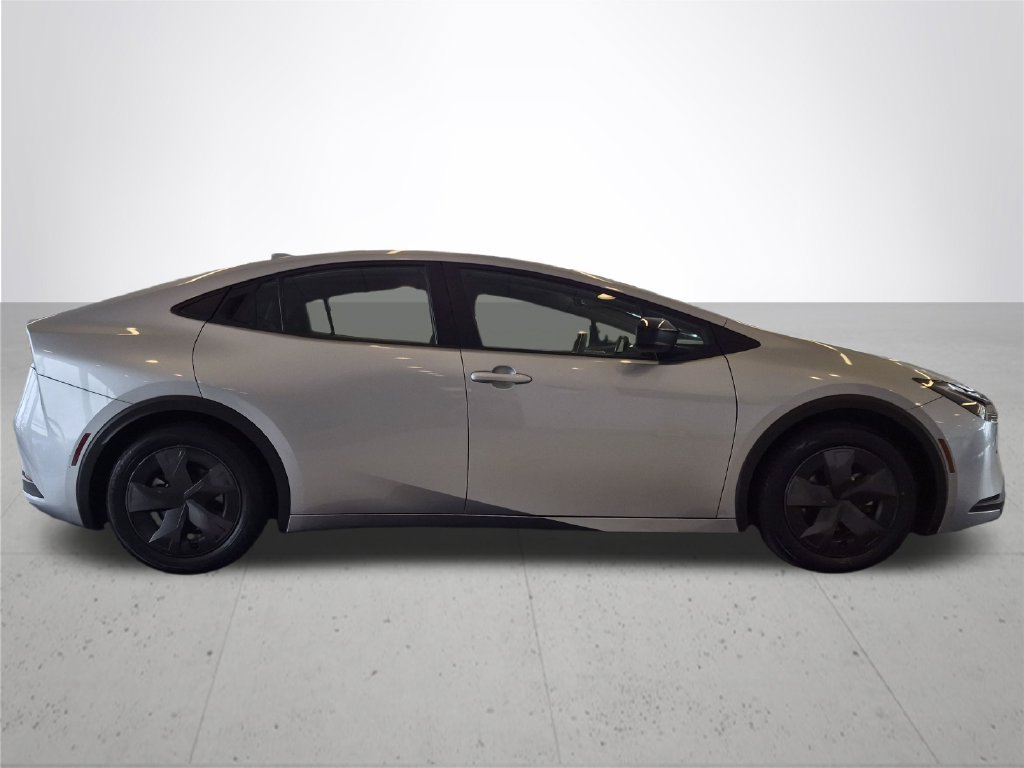 Used 2025 Toyota Prius LE FWD image 6