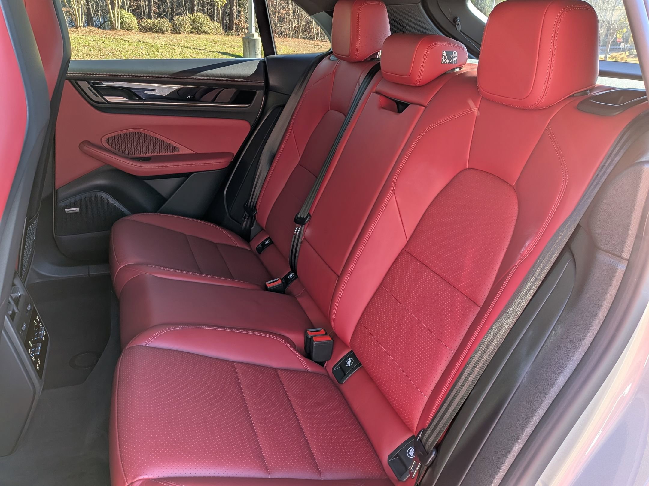 Certified 2025 Porsche Macan 4S Electric AWD/4WD image 27